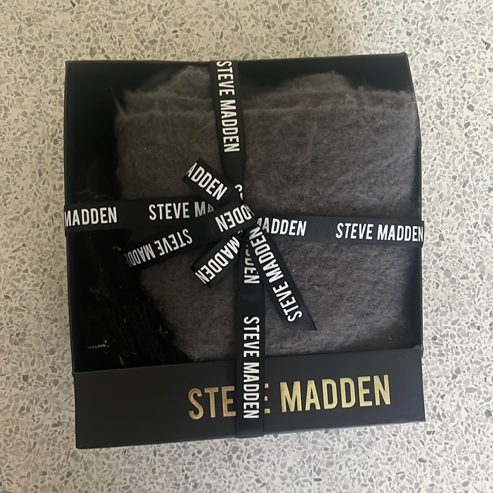 Steve Madden beanie and scarf set